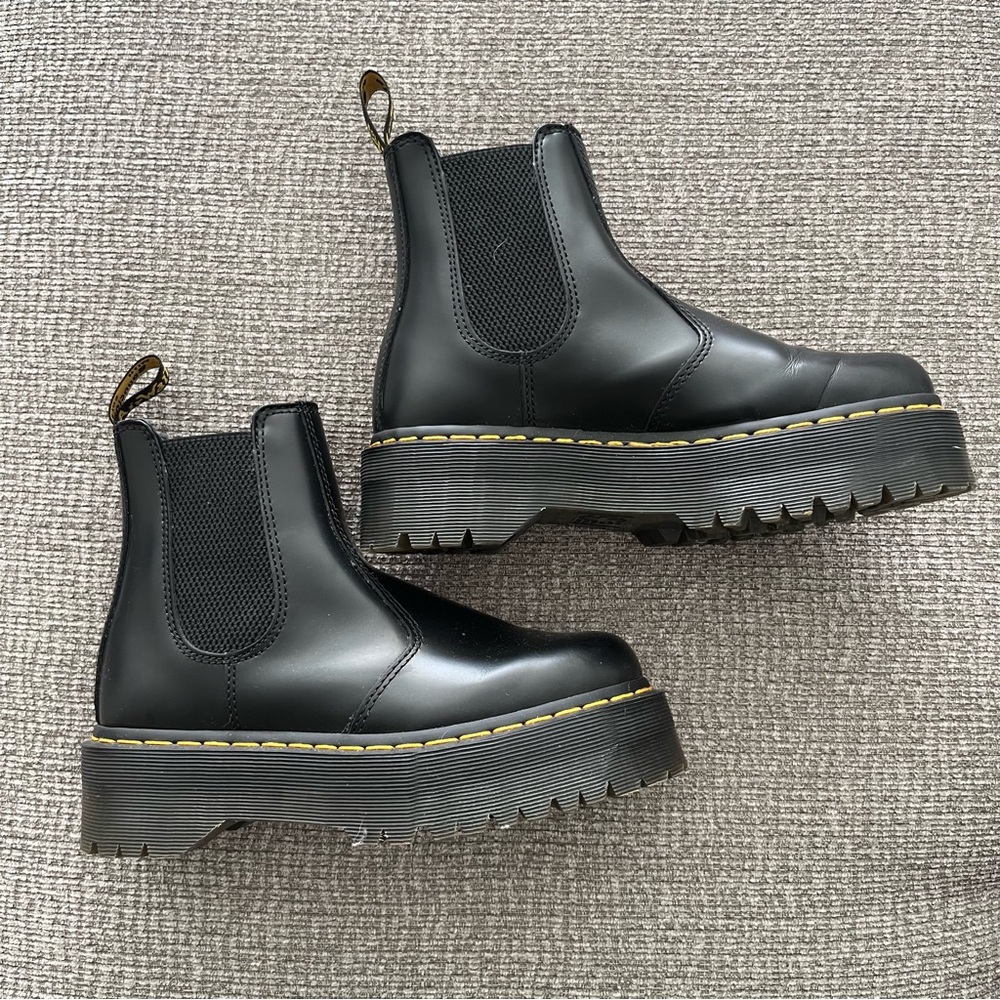 Dr Marten Smooth Leather Platform Chelsea Boot | W7 M5